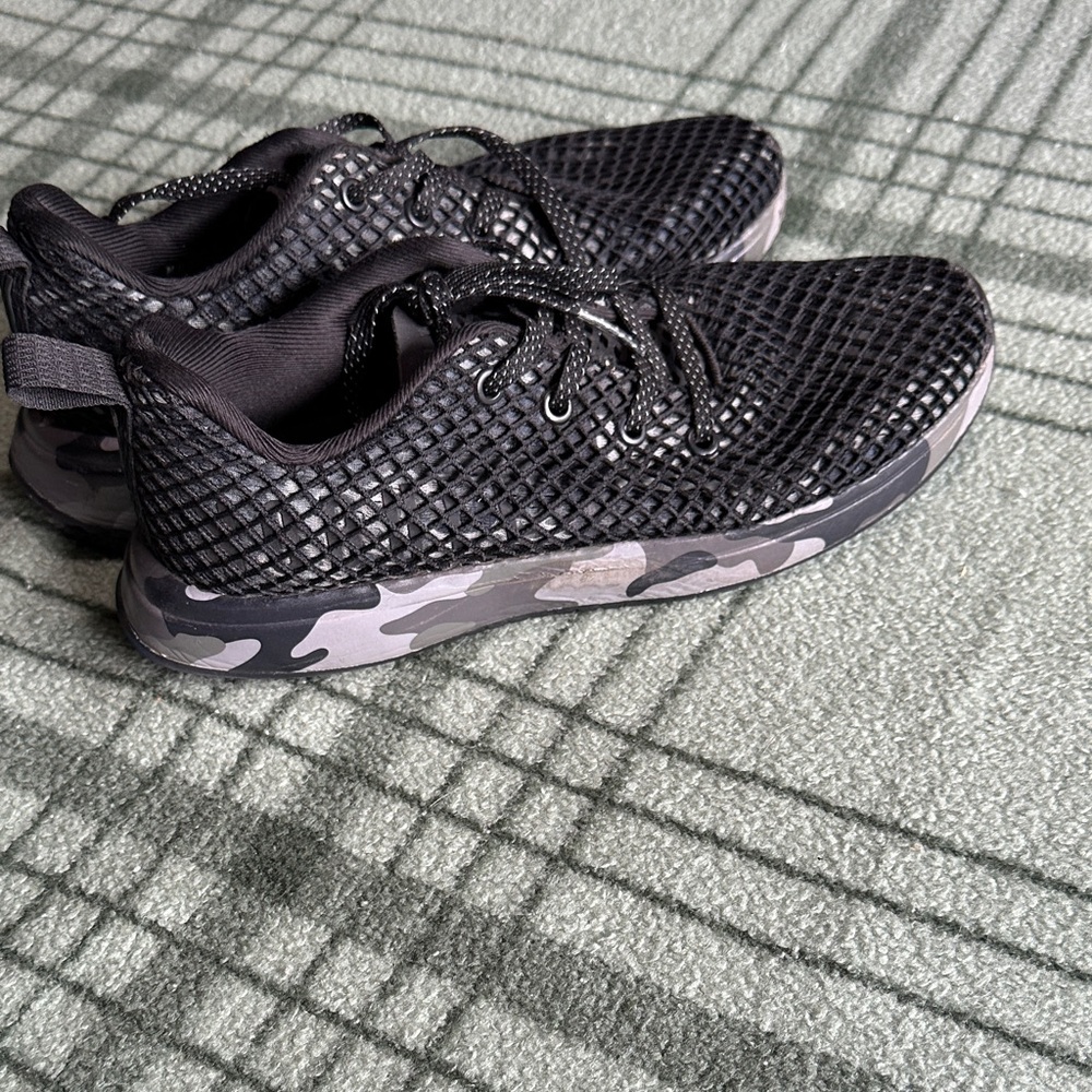 No Bull women size 8.5 Black Mesh Athletic Sneakers